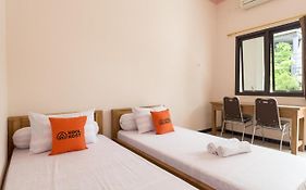 Koolkost Syariah Near Upn Veteran Guest House