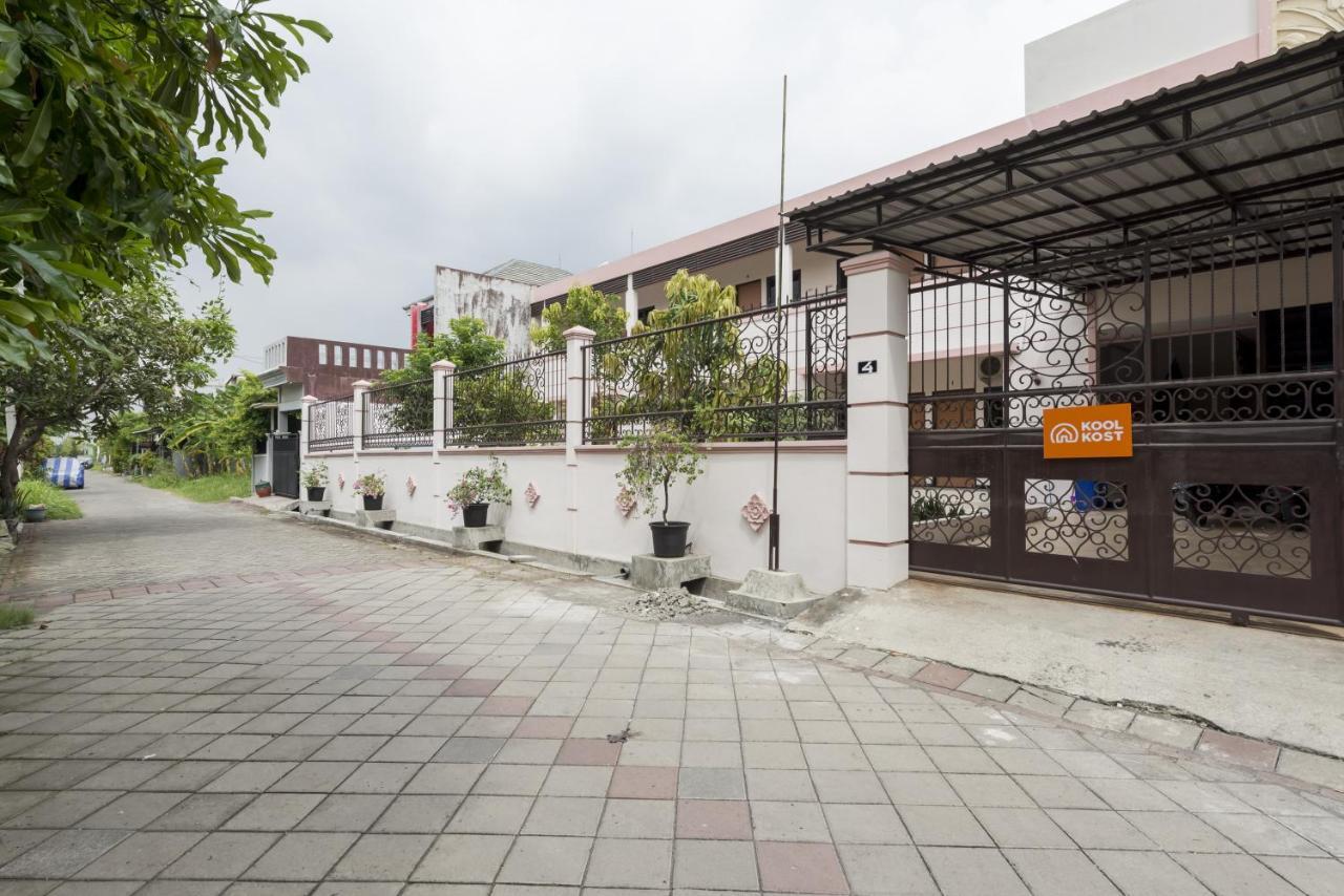 KoolKost Syariah near UPN Veteran Hotel Medokanayu Bagian luar foto