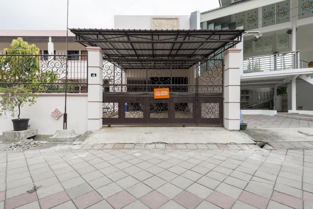 KoolKost Syariah near UPN Veteran Hotel Medokanayu Bagian luar foto