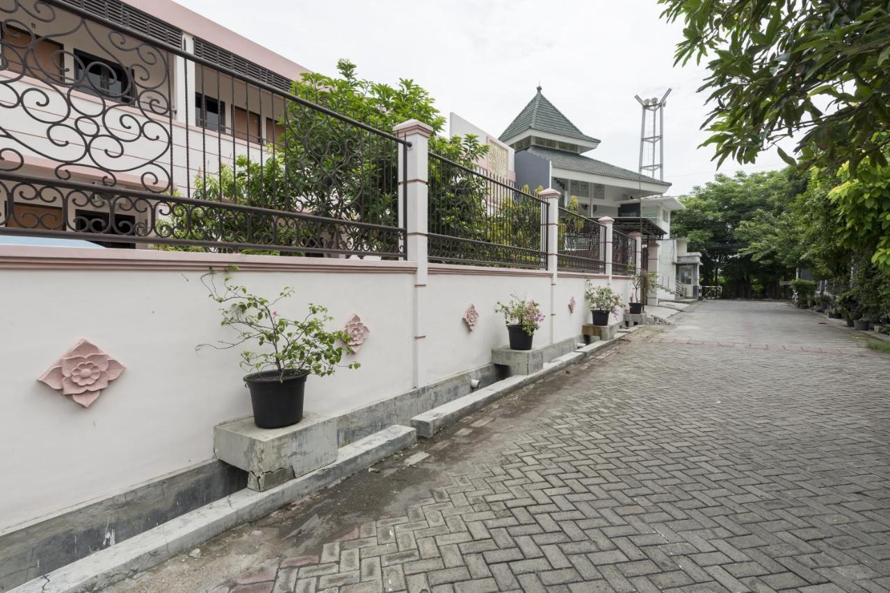 KoolKost Syariah near UPN Veteran Hotel Medokanayu Bagian luar foto
